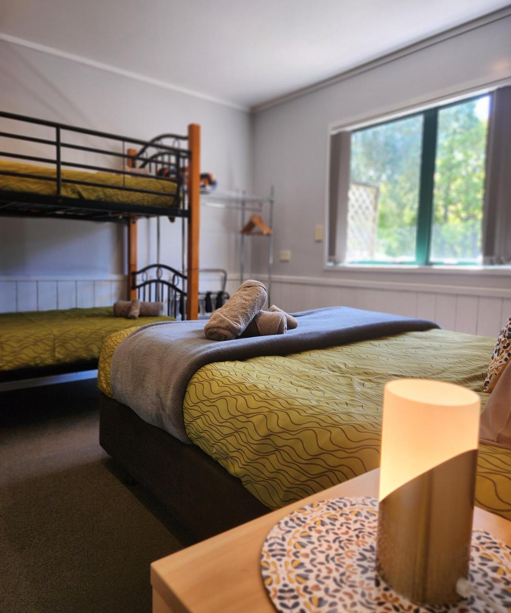 Kauri Coast Top 10 Holiday Park Kaihu المظهر الخارجي الصورة