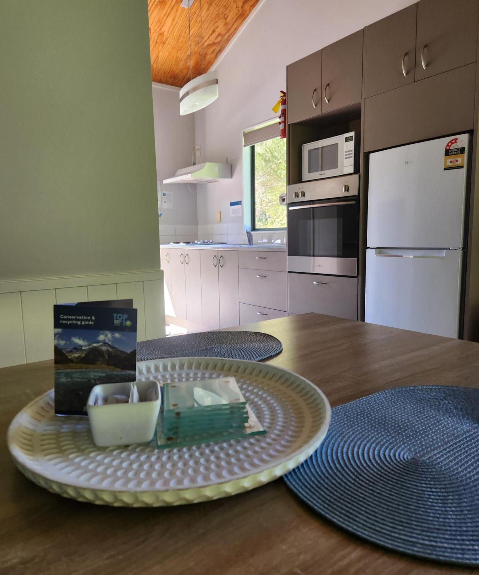 Kauri Coast Top 10 Holiday Park Kaihu المظهر الخارجي الصورة
